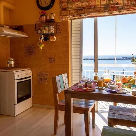 Lia's Flat In * Каристос